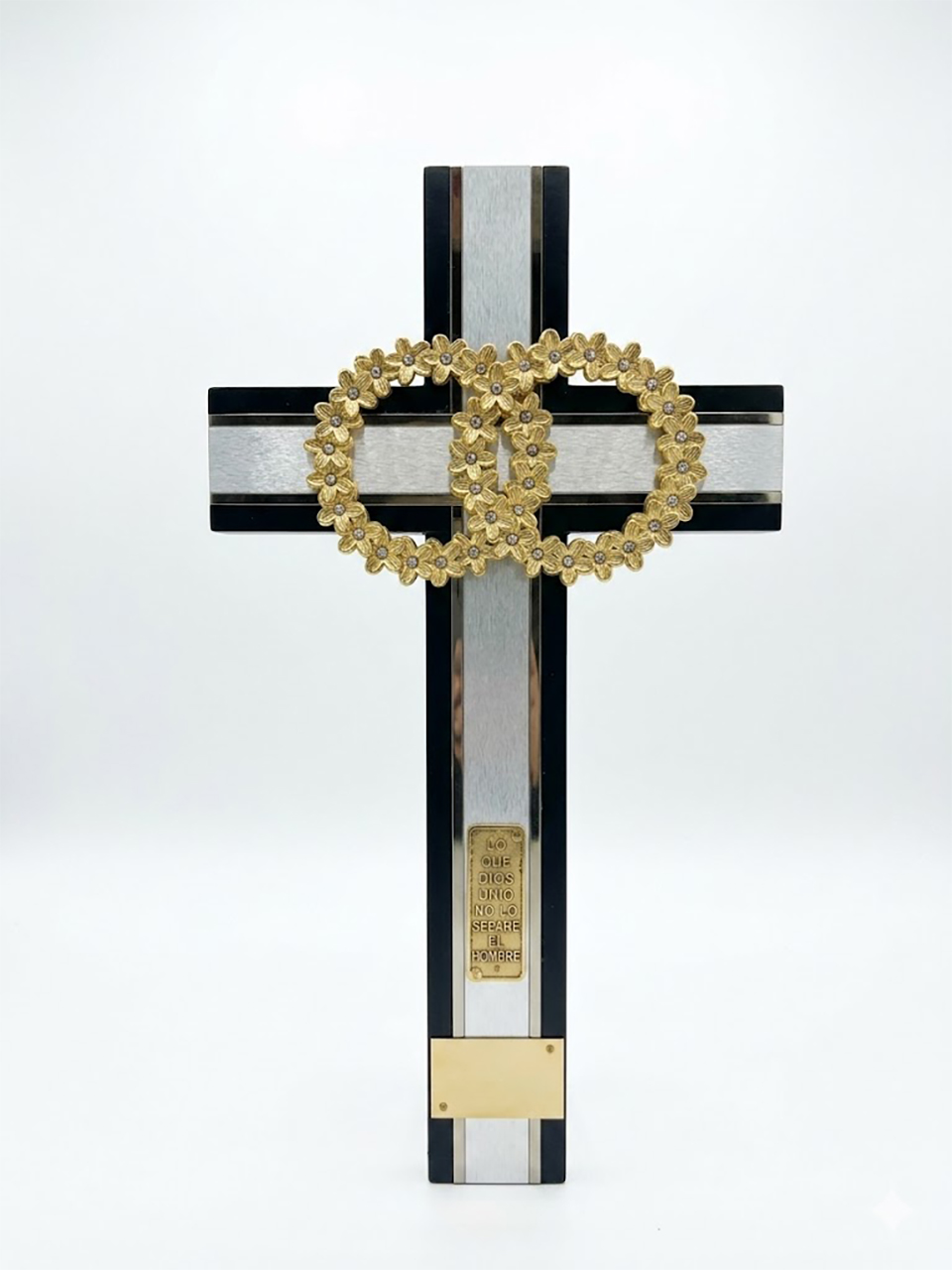 Cruz de Matrimonio con Argollas Doradas