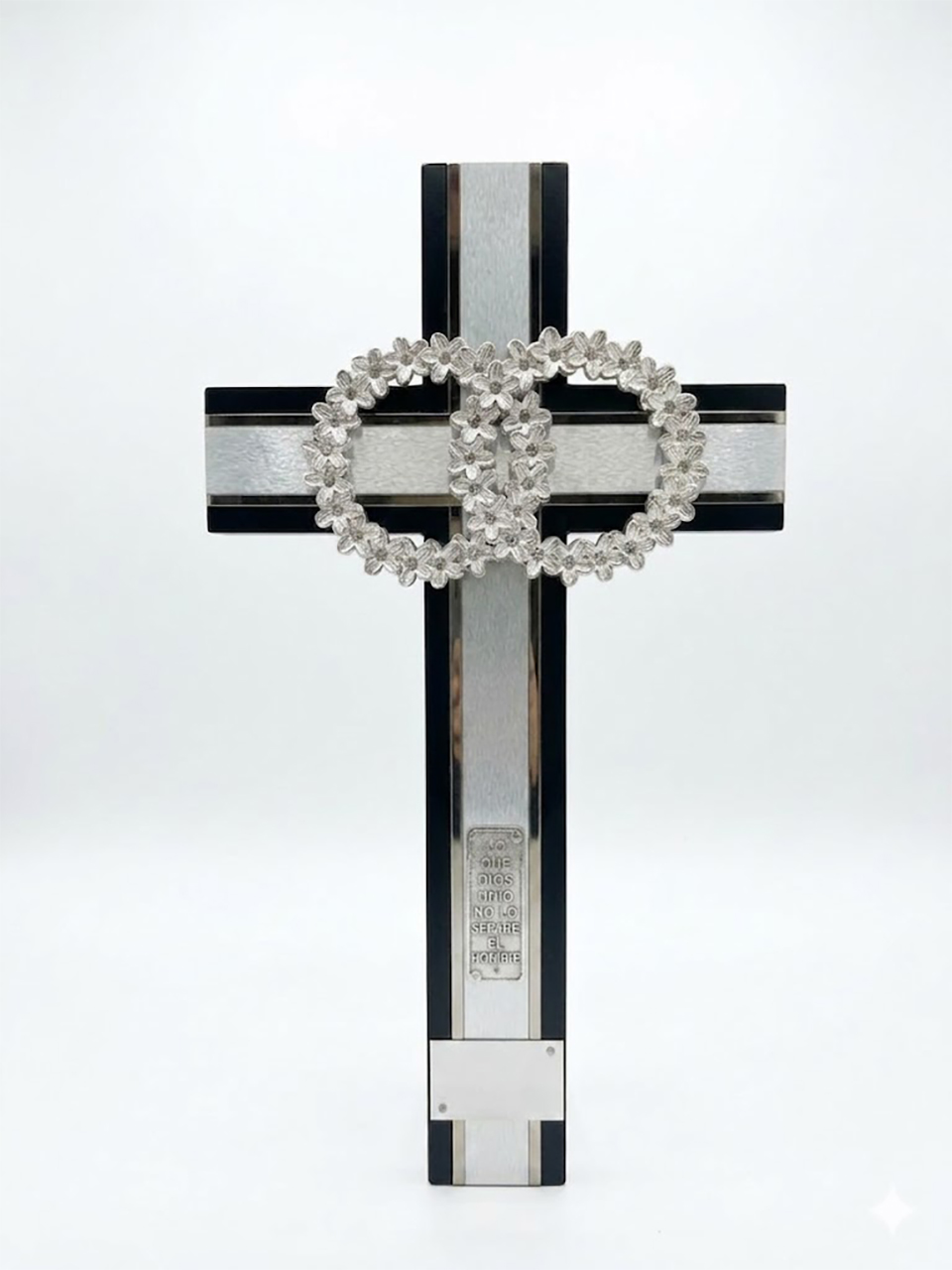 Cruz de Matrimonio con Argollas Plateadas