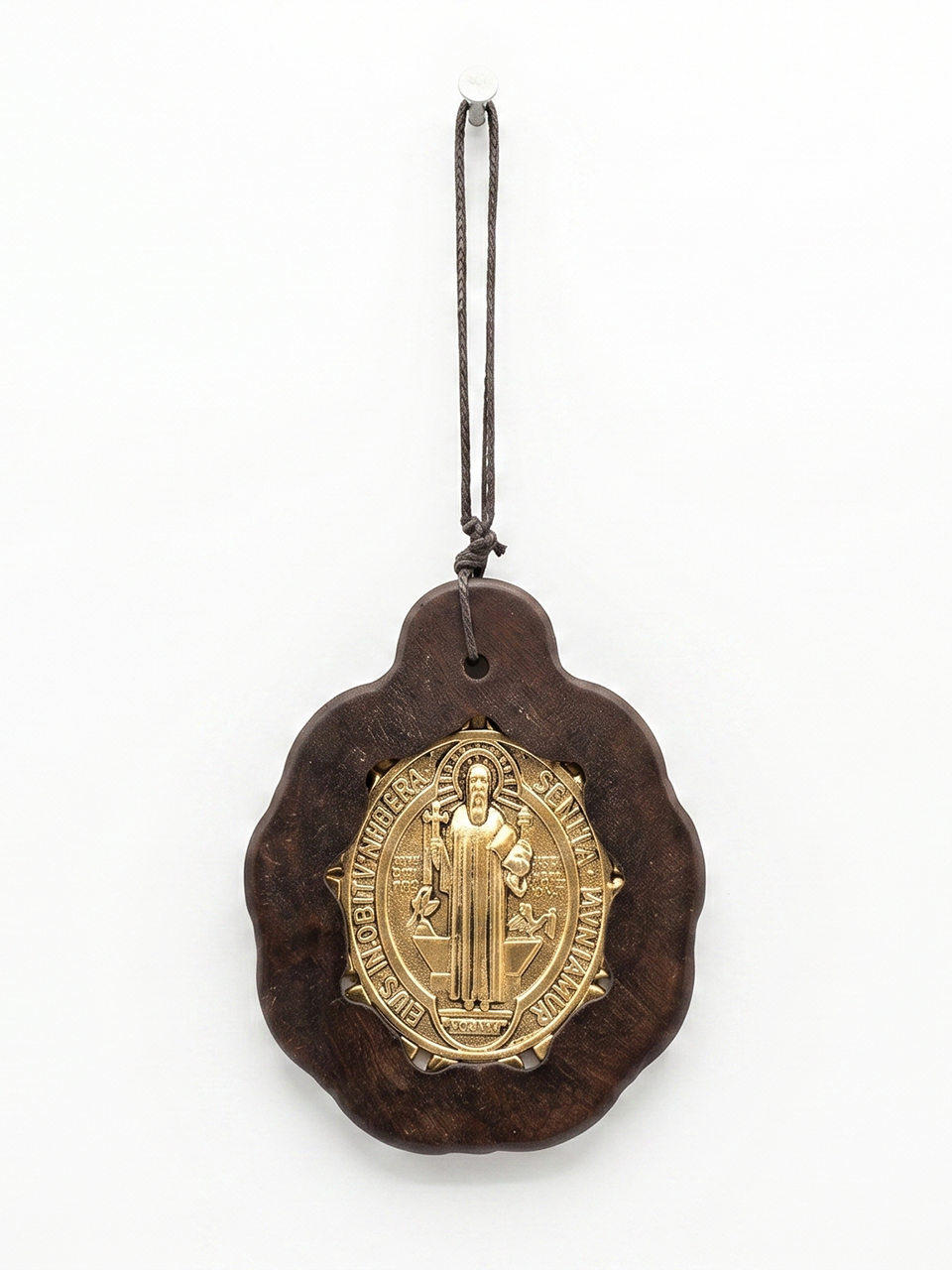 Medalla Óvalo San Benito Dorada